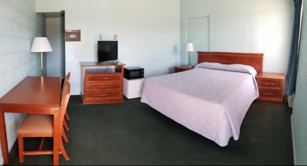 Holiday Host Motel Sonora Εξωτερικό φωτογραφία